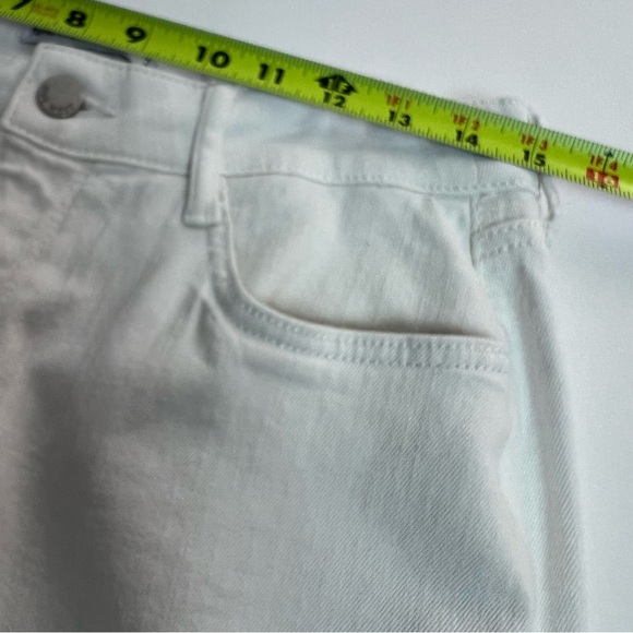 Nine West Women’s Bermuda Shorts Sz 8 White Frayed Hems Pockets Stretch - Picture 6 of 10
